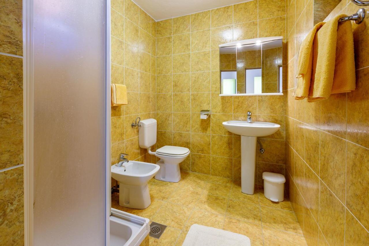 Apartments Loncaric Crikvenica Buitenkant foto
