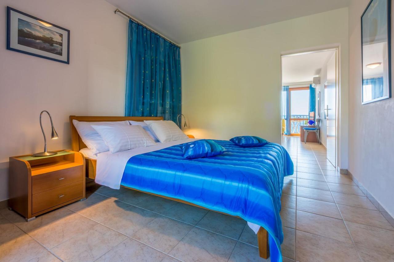 Apartments Loncaric Crikvenica Buitenkant foto