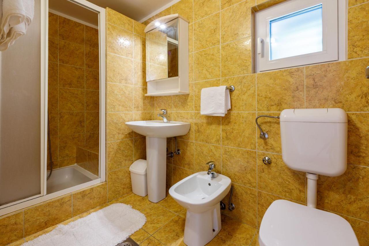Apartments Loncaric Crikvenica Buitenkant foto