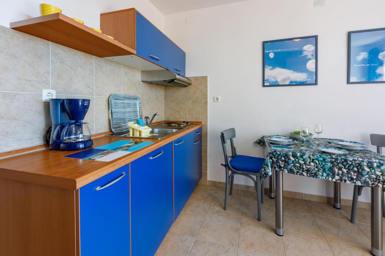 Apartments Loncaric Crikvenica Buitenkant foto