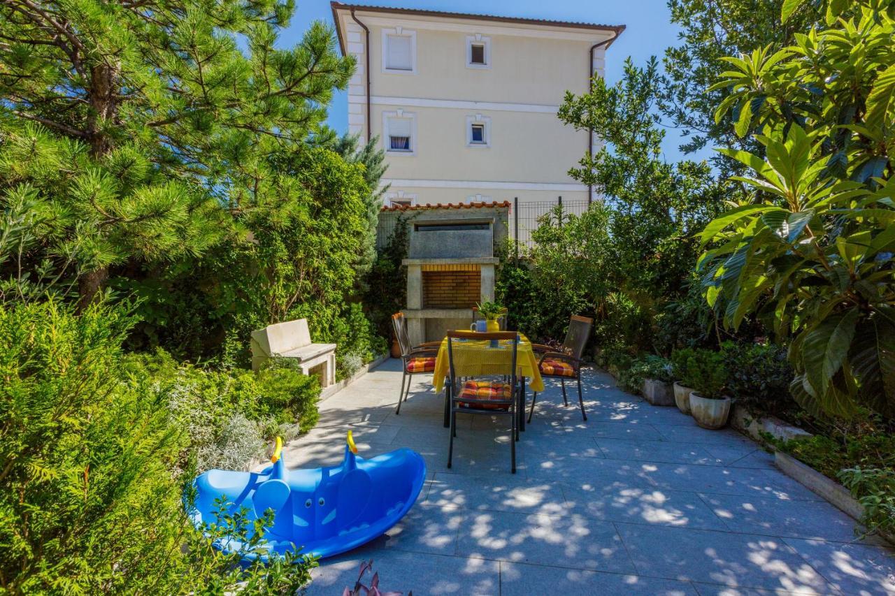 Apartments Loncaric Crikvenica Buitenkant foto